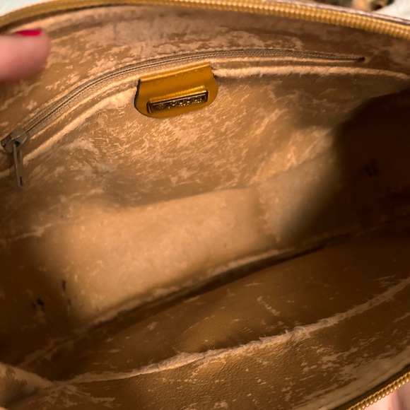 Authentic Gucci bag in GREAT condition ⭐️ - Picture 8 of 10